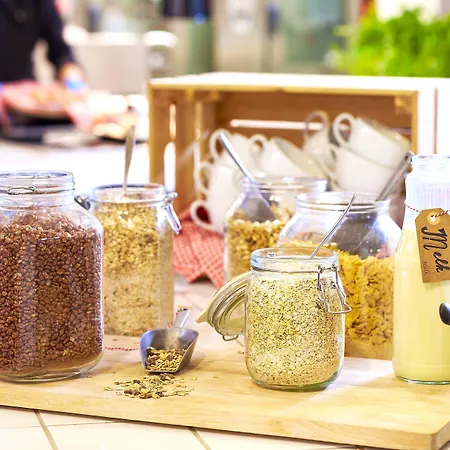 Хостел Stayokay Vondelpark