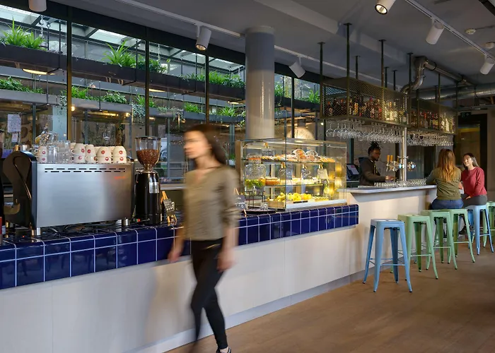 Stayokay Vondelpark 호스텔 *